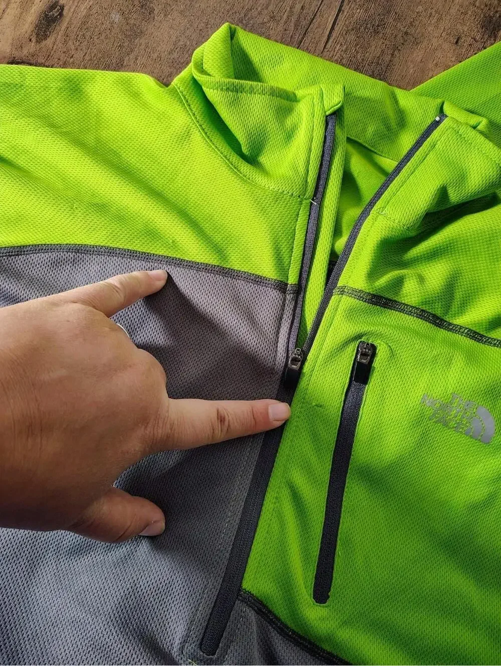 The North Face Mens US L Flashdry Neon Green Gray Long Sleve athletic Gym Unisex